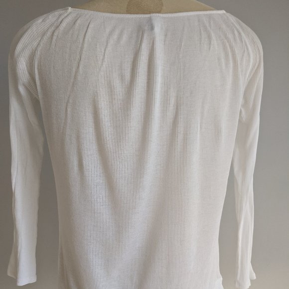 Old Navy paperweight thin white top - Picture 5 of 6